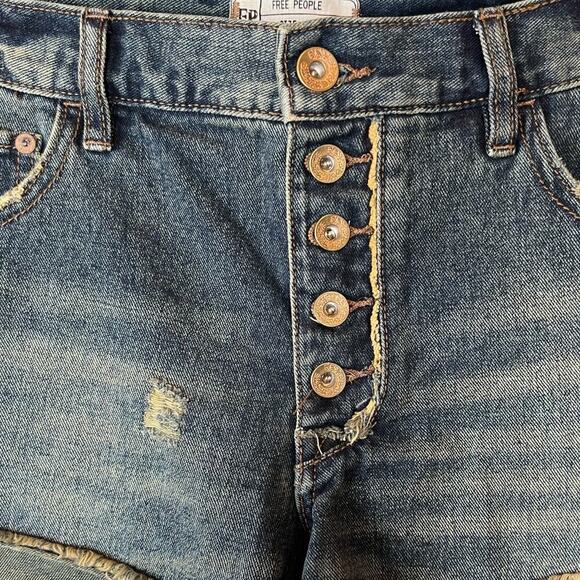 FREE PEOPLE for UO Cut-off Denim Shorts in Dark Blue Size 27 = 4 - Picture 3 of 10